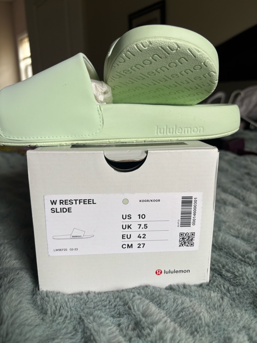 lululemon athletica Mint Green Restfeel Slide